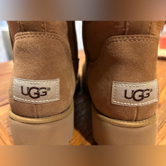 UGG Tall classic boots size 6.5 chestnut color in great conditions - Picture 5 of 10